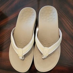 Vionic women's sandals size 9W